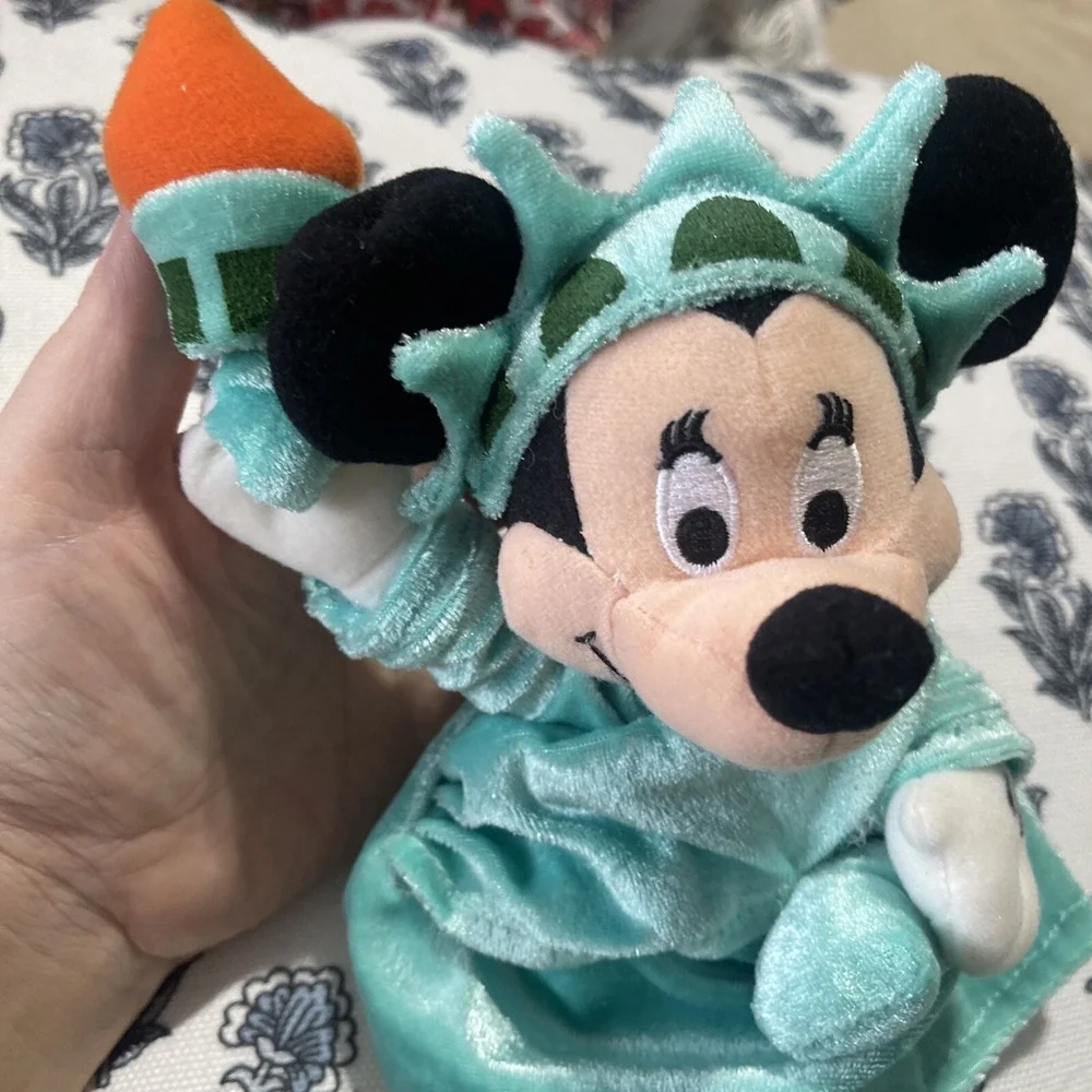 Disney Store Minnie Mouse Statue of Liberty New York 8in Beanie Plush